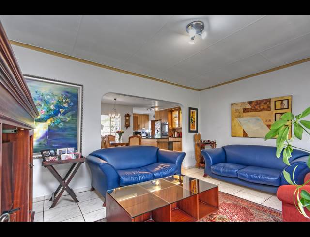 4 BEDROOM FREESTANDING FOR SALE IN LYNDHURST